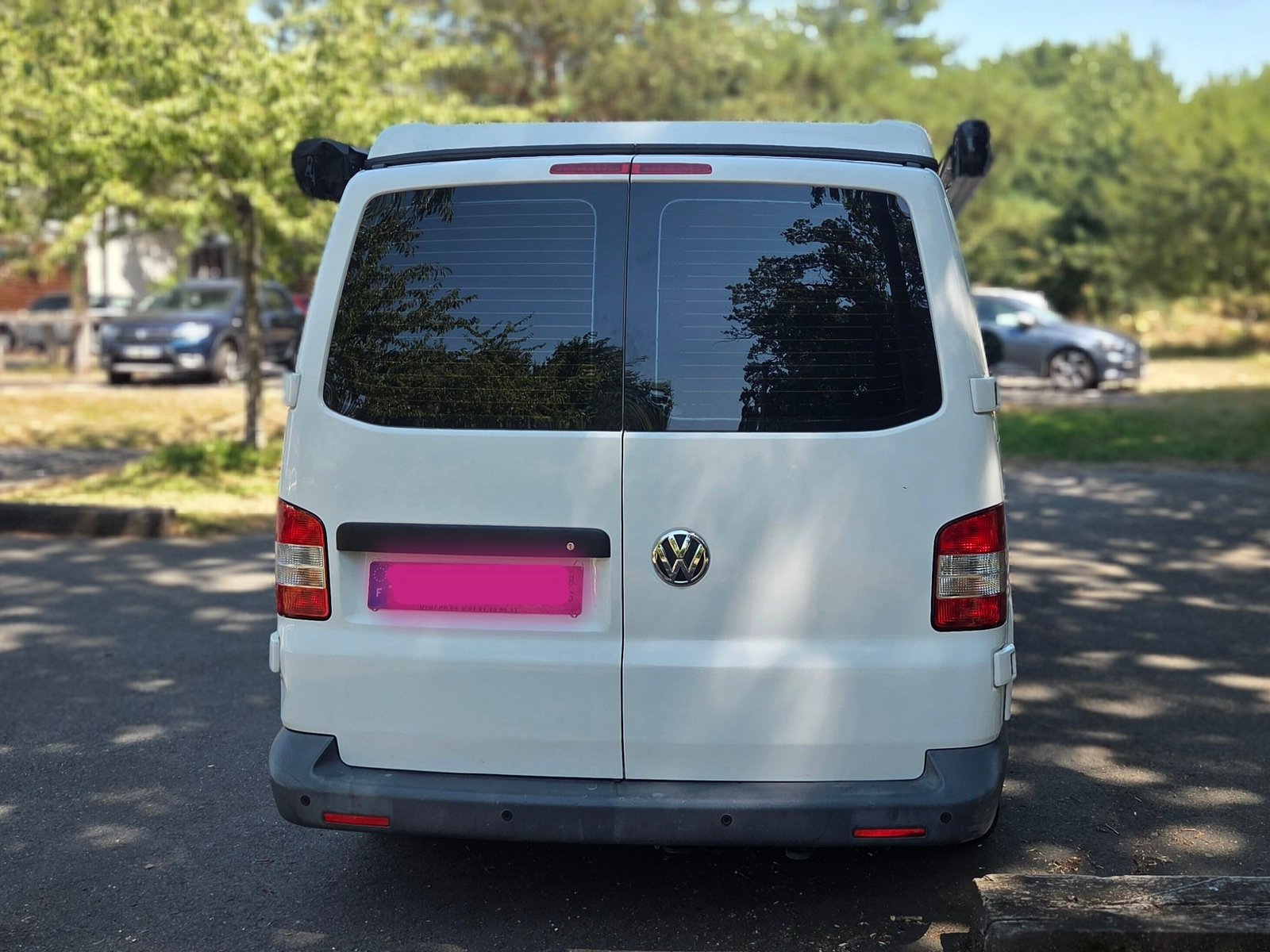 Vue arrière du van WoofTrip