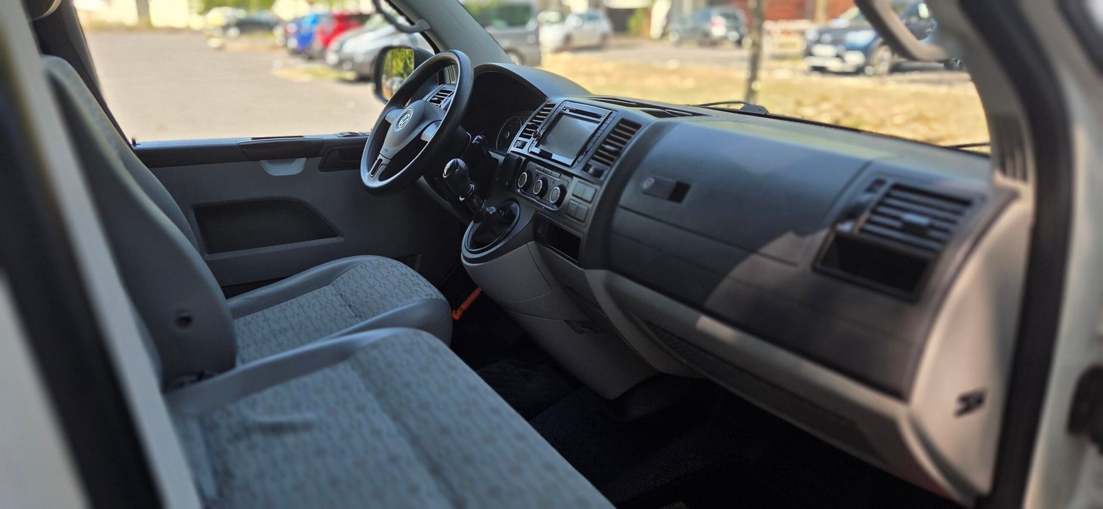 Vue côté passager du van WoofTrip