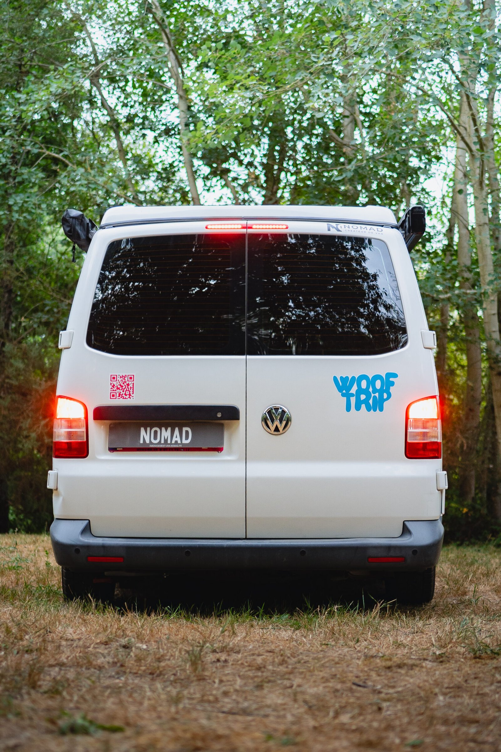 Vue arrière du van WoofTrip